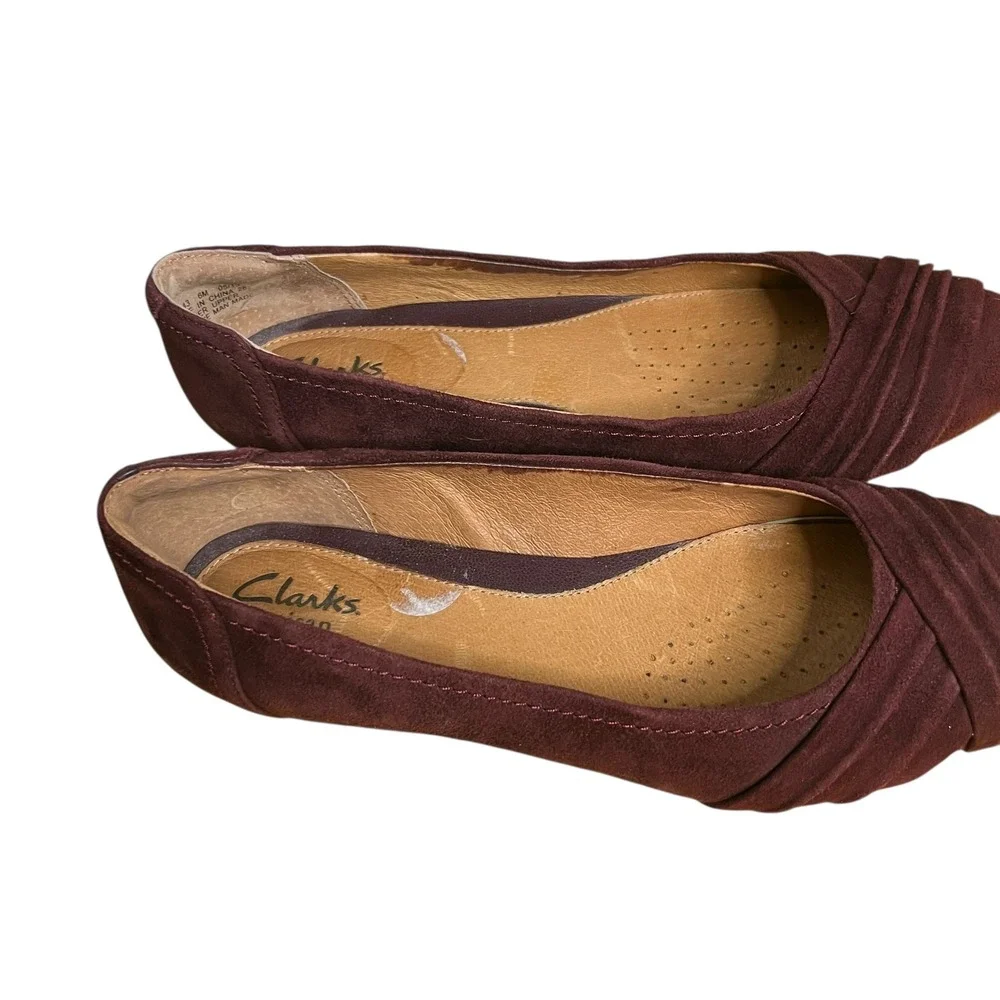 Clarks Artisan Burgundy Suede Pleated Ballet Flats Womens Size 6M Comfort Casual